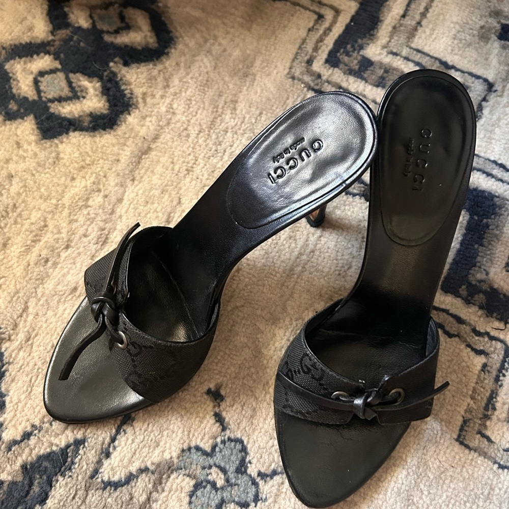 Gucci Black Knotted Leather Heels - Picture 4 of 4